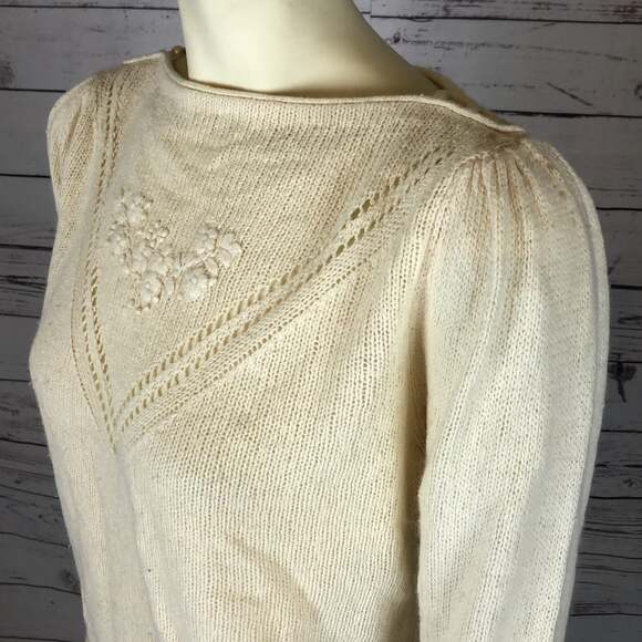 Vintage Essential cream sweater with pearl buttons silk & angora mix size medium - Picture 5 of 12
